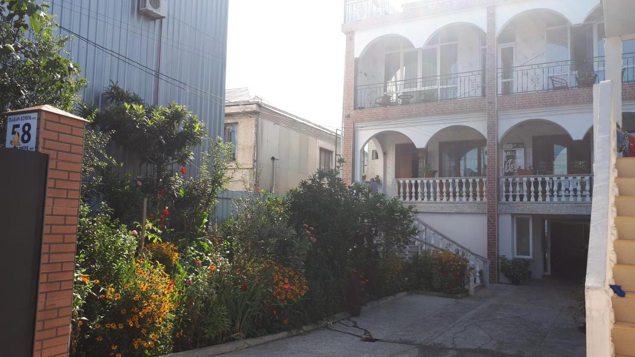 Merab House Batoumi Extérieur photo